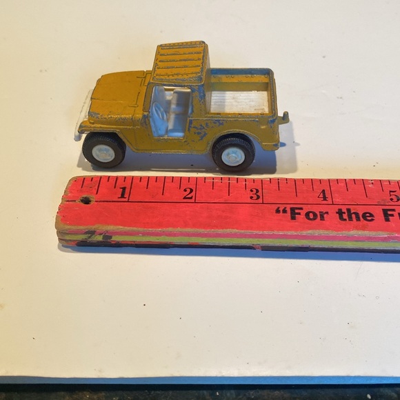 Vintage 1970s Tootsie Toy Co. Yellow Jeep - Picture 2 of 4